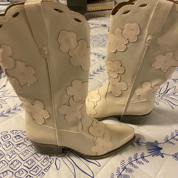 New Sam Edelman boots floral design. Really cute! Cowgirl/Rodeo Boots! - Picture 2 of 5